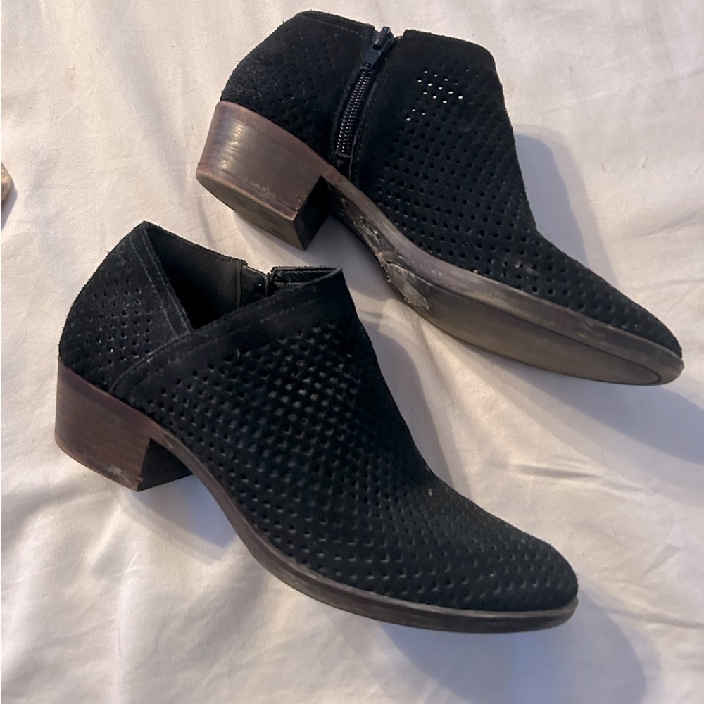 Excellent Condition Lucky Brand Black Suede Leather Boots Size 7!